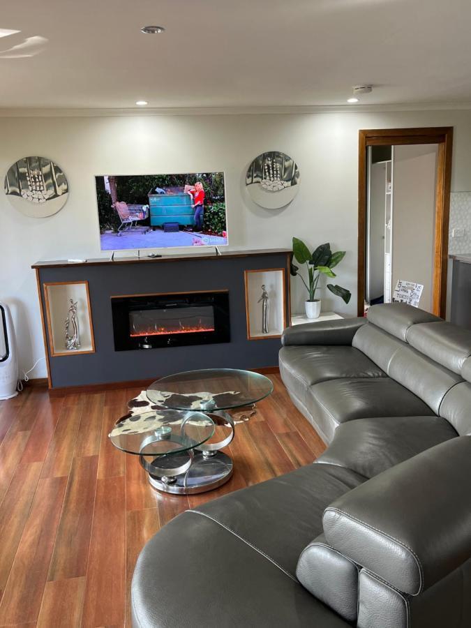 Apartment Palm Sydney, Modern With Water View Palm Beach